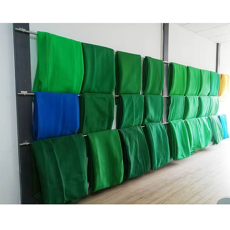 How does dustproof green netting protect the city's blue skies and clean land with its flexible structure?